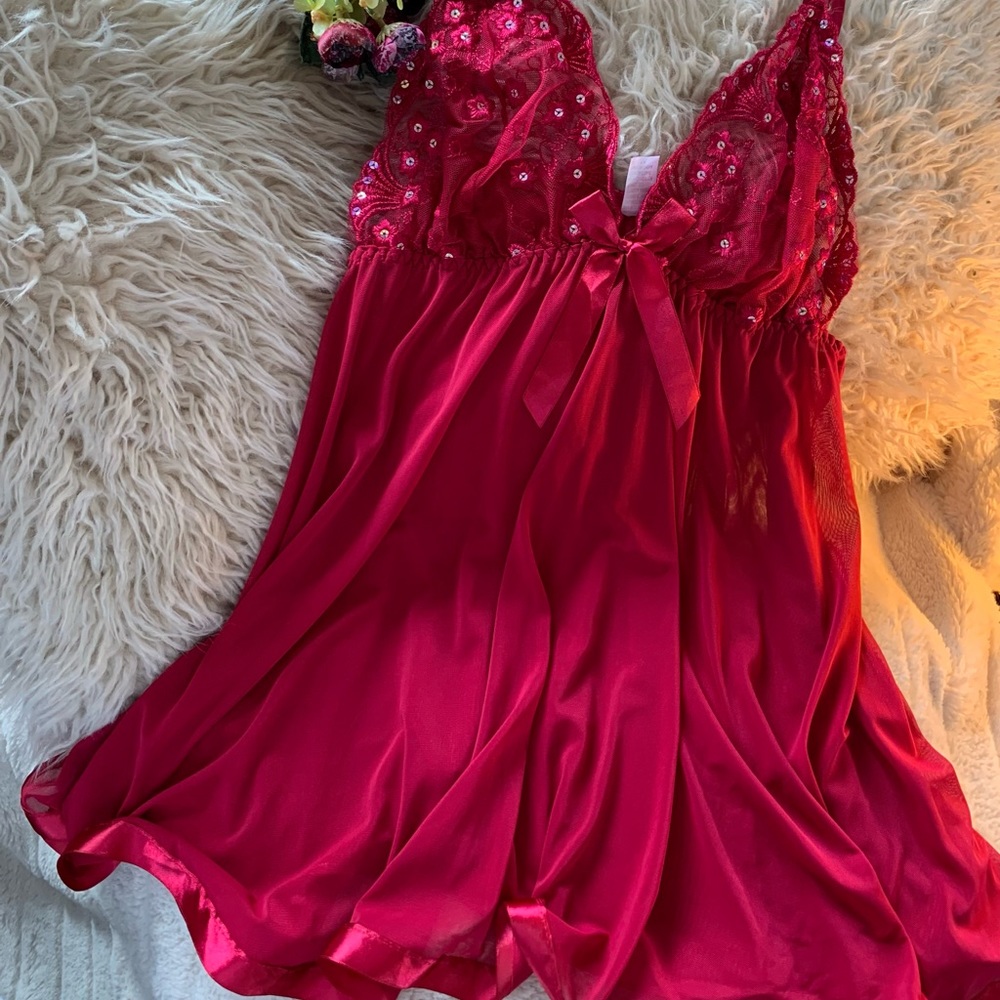 Beautiful babydoll ! One piece , used in excellent condition, size 1 X